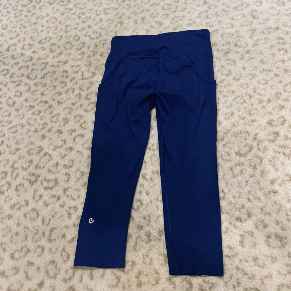 Lululemon women’s cropped leggings